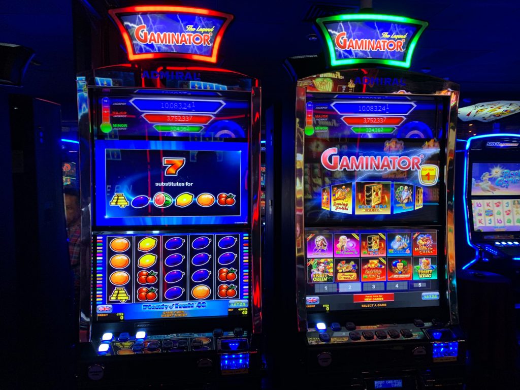 slot machines online hold it casino